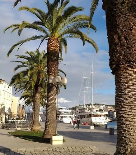 Sara Apartman Trogir