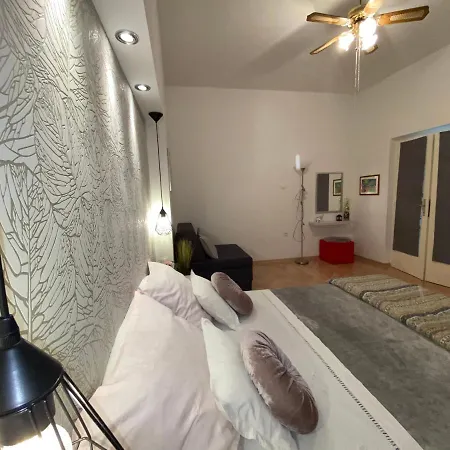 Sara Apartmán