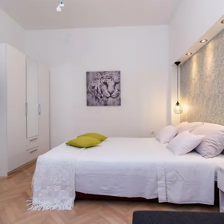 Sara Apartmán